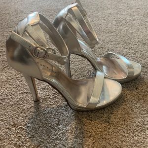 Chinese Laundry silver strappy heel
